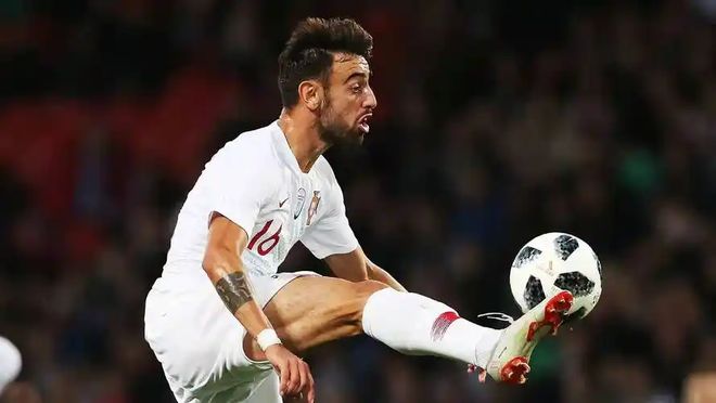 包含塞内加尔绝杀曼联，布鲁诺·费尔南德斯完成帽子戏法的词条