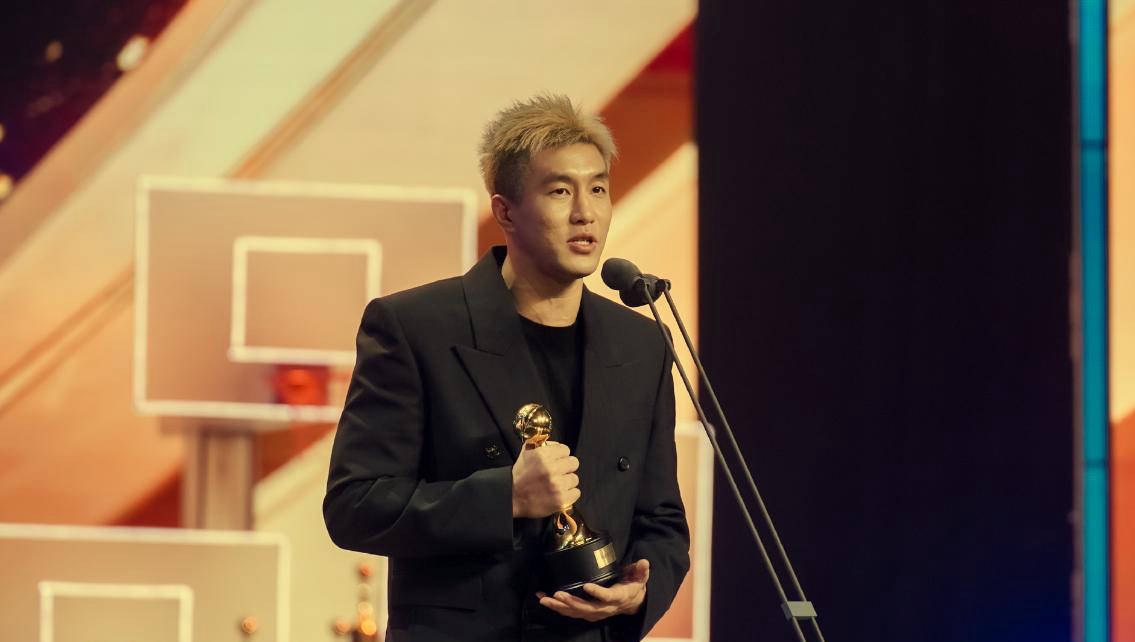 山东队完胜篮网,郭艾伦高光表现 山东队完胜篮网,郭艾伦高光表现