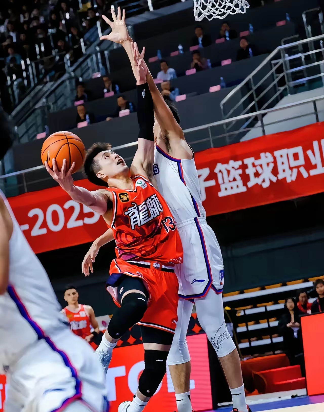 山东队完胜篮网,郭艾伦高光表现 山东队完胜篮网,郭艾伦高光表现